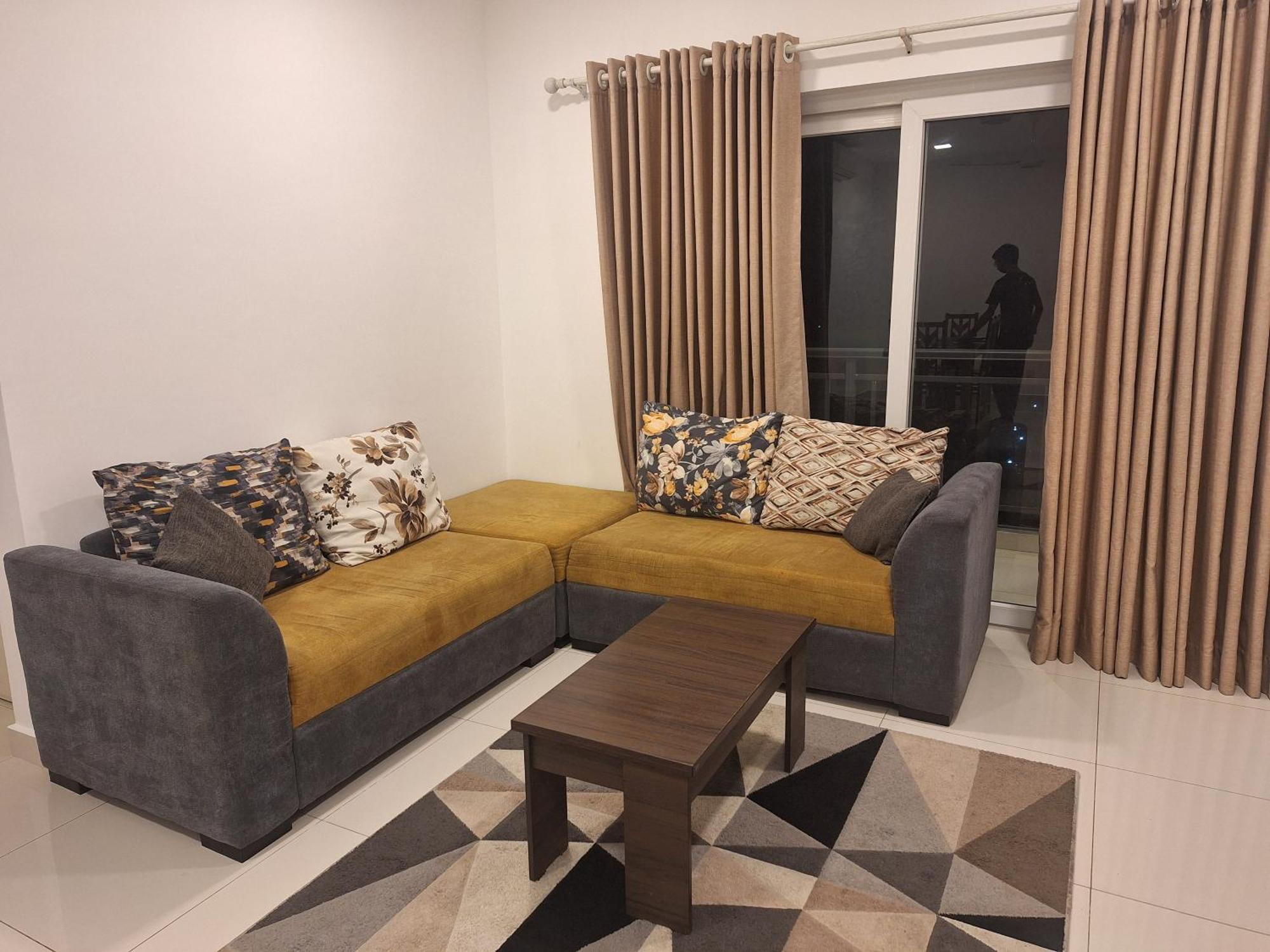 Urban Living At Fairway Apartment
